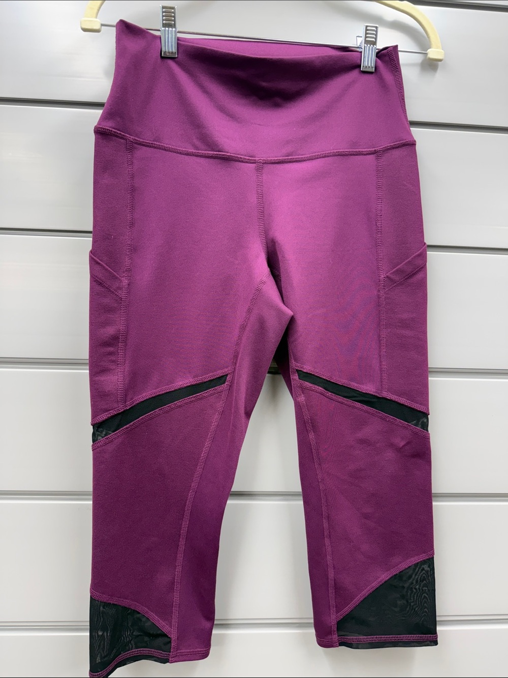 Alo fuchsia, color Active Capri Leggings